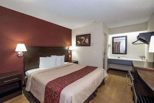 Hotel Red Roof Toledo Holland